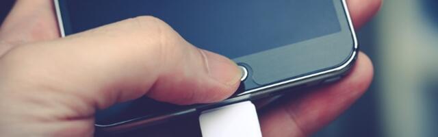 Stručnjak UPOZORAVA da NIKADA ne stavljate mobilni na JEDNO mesto dok se puni: Može doći do POŽARA