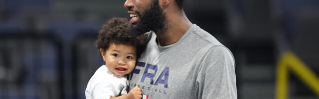 GROBARI DO KOSKE GDE GOD TATA DA IGRA: Lesorova deca i supruga bodre Partizan u Areni u derbiju!