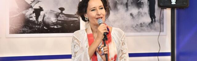 Monah zbog nje skinuo mantiju: Naša fatalna glumica rodila sina pa otišla od muža