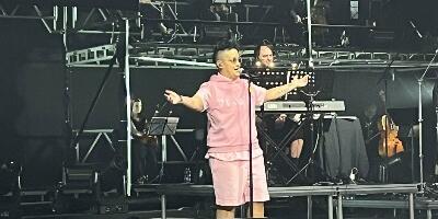 SVETSKI STANDARDI: Do sada neviđena scenografija na koncertu