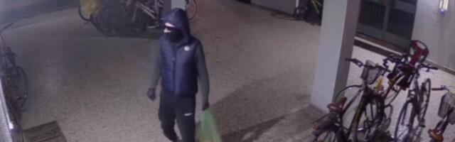 Porodica iz Novog Sada na meti blokadera: Uništili im vrata i auto, a sad najavljuju novi haos (FOTO/VIDEO)