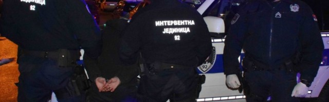 VELIKA NOĆNA AKCIJA INTERVENTNE JEDINICE: Hapšenja i pretresi zbog droge, ministar pohvalio učinak policije (FOTO)