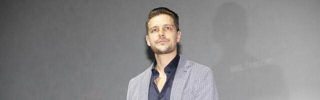 Mali Biković, mama ga nosi: Šmekerski opis (FOTO)