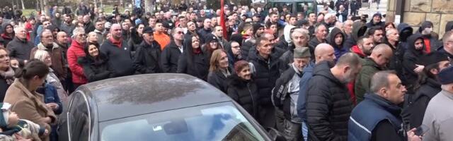 ISLAMOFOBIJA U MLADENOVCU – Građni protestuju protiv izgradnje džamije