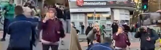 OPOZICIJA TUČE NEDUŽNU ŽENU! Skandal u Novom Sadu, Gruhonjić i ekipa pokazali pravo lice protesta! (VIDEO)