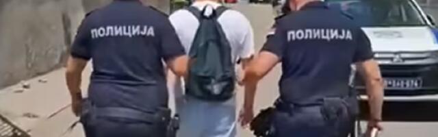 U Pančevu tokom 16 minuta tišine policija privela i novinara (VIDEO)