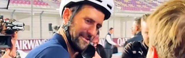Novak Đoković stavio kacigu na glavu, pa otkrio da je njegov posao – sarma!