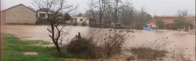 Kataklizma u Grčkoj: Ko ostane u ovom selu rizikuje život, poplave nadiru, živo blato natapa polja!