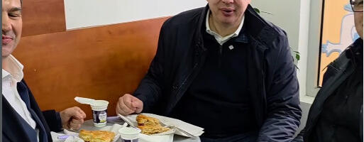 “Čovek se iz Niša uvek vrati sa par kilograma viška”: Vučić u pauzi na bureku kod čuvenog Braška (VIDEO)