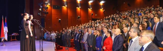 Održana svečana sednica Skupštine grada, dodeljene Decembarske nagrade (FOTO)