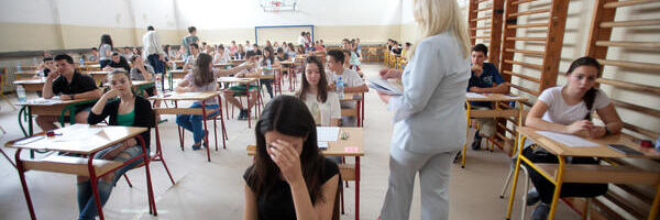 "NIJE PITANJE ŽIVOTA ILI SMRTI KAKO ĆE DA URADE MALU MATURU!" Psiholog objasnio kako roditelji treba da se postave prema deci maturantima i UPOZORIO NA OVO