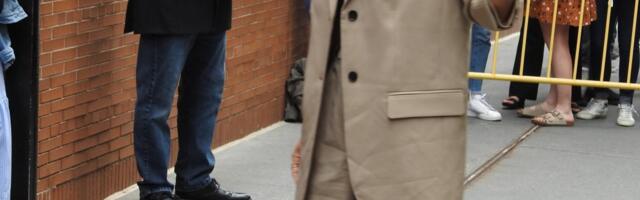 Skinula se Eva Longorija u 51. godini i bacila muški pol NA KOLENA: Tanak bikini i osmeh od milion dolara