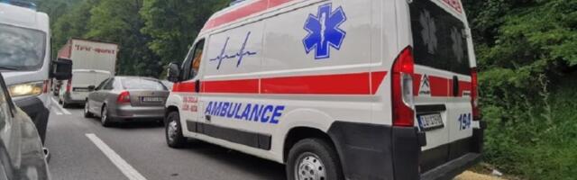 Poginuo tinejdžer (16) u sudaru motocikla i autobusa
