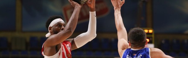 S crte do pobede, Lojd matirao Budućnost za Zvezdino vođstvo u finalu, Dobrićevih 20 poena za poluvreme