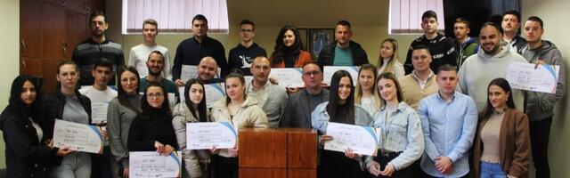 Mladima iz Vlasotinca dodeljeni vaučeri za realizaciju omladinskih projekata