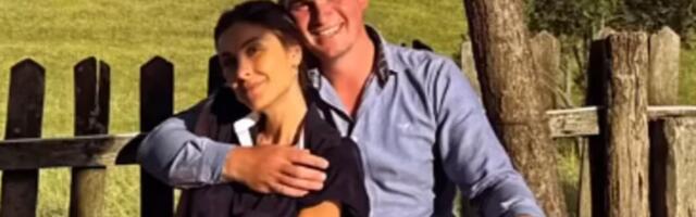 Dragana Mićalović u zagrljaju PRAVOG DOMAĆINA! Podelili zajedničku fotografiju sa sela i izazvali BURU REAKCIJA: "Sličan se sličnom raduje!" (FOTO)