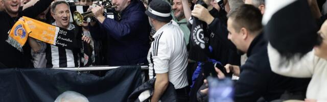 VIĐENA SAMO DVA POMOĆNA TRENRA, BEZ ŽELJKA I NJEGOVIH SARADNIKA: Okupljanje navijača ispred Arene počelo!