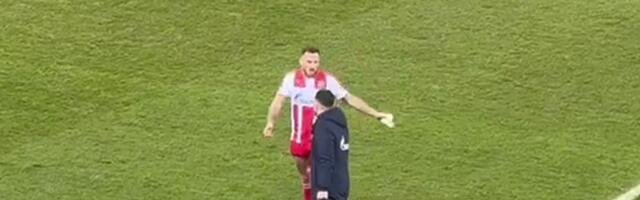 Veliki problem za Zvezdu pred drugo poluvreme, Arnautović poskidao zavoje, pogledajte kako je izašao sa terena