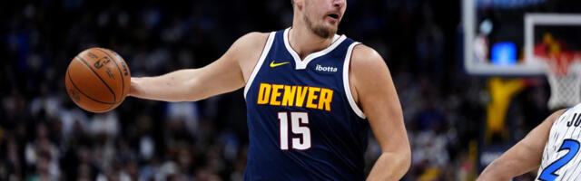 Srbinu svi gledaju u leđa: Jokić ne mrda sa vrha