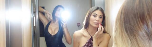Grudi sevaju, vrelo izdanje... Nedovićeva žena nikad provokativnija, Radonjić u ekstazi... (FOTO)
