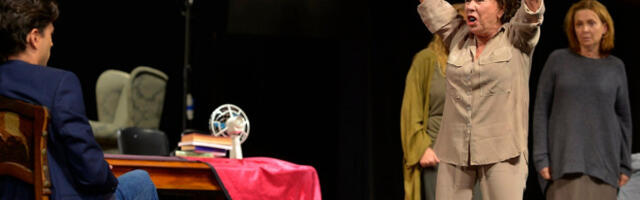 „Врат од ста­кла” – сто­ти пут у ЈДП-у