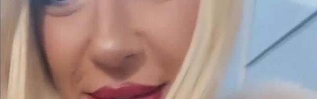 "Nisam najlepša, ali sam najfatalnija" Jovani Jeremić iz haljine ispao brusthalter, Tigar odmah reagovao