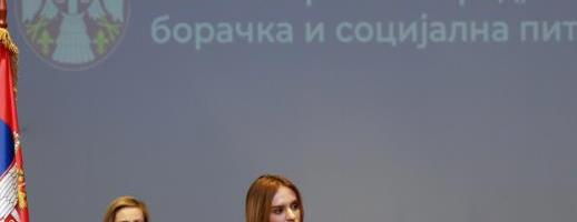 MINISTARKA ĐURĐEVIĆ STAMENKOVSKI U ARANĐELOVCU Prisustvovala dodeli boračkih spomenica: "Sad je važno da sačuvamo mir!" (FOTO)