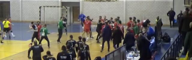 Divljaštvo na Kupu Crne Gore: Igrač nokautirao protivnika, pa napao predsednika kluba (VIDEO)