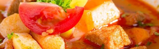 Paprikaš sa testeninom – jednostavan ručak pun ukusa