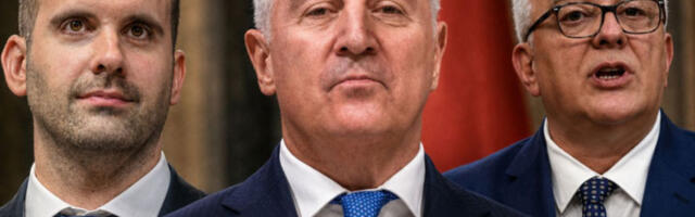 Спајић, Ђукановић и Мандић договорили измене Устава без српског језика