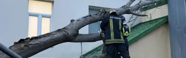 Ванредно стање у Ростову на Дону: због јаког невремена једна особа погинула а 28 повређено