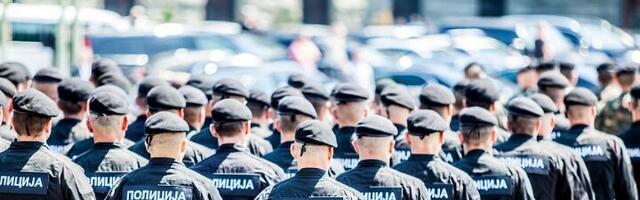 Policajac udaljen iz MUP-a jer je napao građane u blokadi