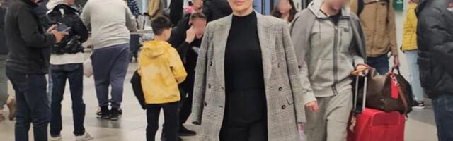 Ceca Ražnatović oduševila LEŽERNIM IZDANJEM na aerodromu - Svi se okretali za njom, a u jednom trenutku je dobila i NEOČEKIVANI ZAGRLJAJ! (VIDEO)