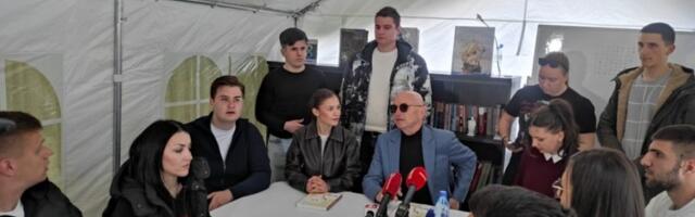 STUDENTI KOJI ŽELE DA UČE DOČEKALI KOMANDANTA DIMČEVSKOG: "Drago mi je što podržavam ono za šta se vi danas borite" (FOTO/VIDEO)