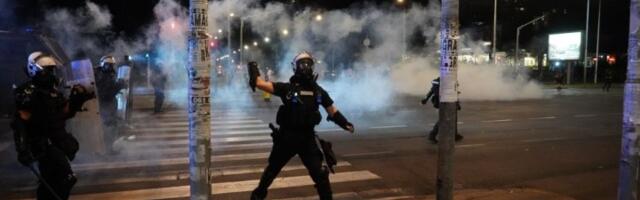 AP: Vučić pohvalio rusku podršku protiv onoga što je nazvao 'obojenom revolucijom'