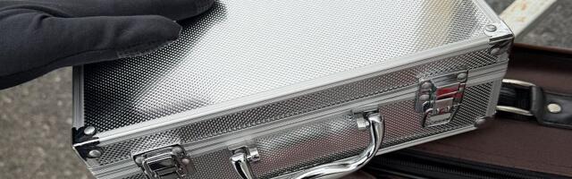 FOTO: Carinici u koferčetu na prelazu Bački Breg našli 106.000 evra, zlatni nakit, satove, bisere...