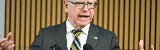 Гувернер Минесоте тражи да држава учествује у истрази о пуцњави