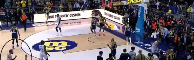 DVEJN VAŠINGTON SLAVIO PROMAŠAJ KARLIKA DŽONSA?! Isplivao snimak koji je ostavio u čudu navijače Partizana: Svi su u NEVERICI posle bolnog poraza! (VIDEO)