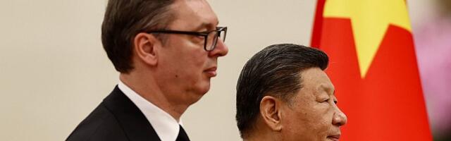 AP: Vučić u Kini produbljuje odnose sa Pekingom dok u Srbiji raste politički pritisak na njega
