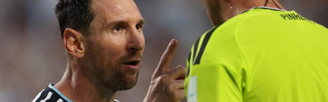 LIONEL MESI U ŽESTOKOJ RASPRAVI SA SUDIJOM! Argentinac poludeo, pa OČITAO LEKCIJU arbitru: Otkriveno šta mu je sve rekao!