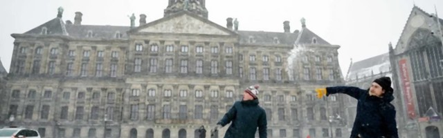 Najbizarnije kršenje epidemioloških mera do sad: policija se u Amsterdamu grudvala sa građanima