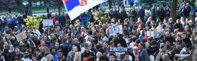 "Čujete li ljude kako pevaju?": Studenti u blokadi napravili spot za pesmu iz mjuzikla "Jadnici“