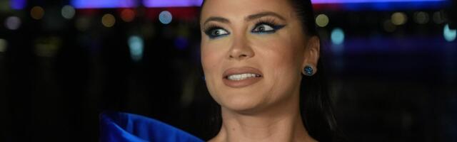 Brod, šampanjac, vatromet... Milica Pavlović daleko od Srbije proslavila rođendan (FOTO)