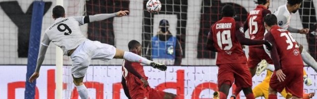 (UŽIVO/VIDEO) LIGA ŠAMPIONA! Bajern okrenuo rezultat i sada vodi u Salcburgu! Ajaks odoleva naletima Midtjilanda!