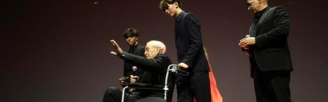 IDE U PENZIJU! POJAVIO SE U INVALIDSKIM KOLICIMA I POTRESAO NAROD - glumac poručio: "Ovo je moj kraj, definitivno"