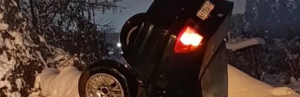 "KAKO GA OVAKO ZABODE..." O ovoj slici od jutros priča Srbija! Vozač ga udario i pobegao, a on ovako završio u snegu?!