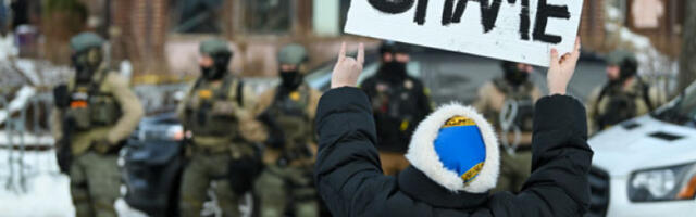 Протести у Минеаполису ескалирали у сукобе са федералним агентима (ВИДЕО)