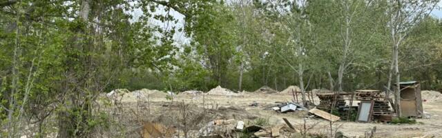 VIDEO Divlja deponija na Kamenjaru: Nadležni ne znaju ko ostavlja otpad, reagovala inspekcija