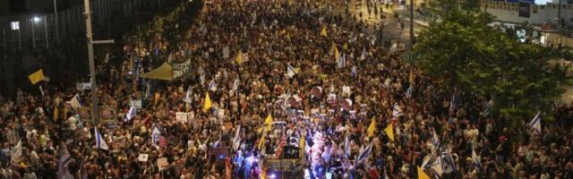 POLICIJA ODUZELA ZASTAVU DEMONSTRANTU: Kada je otkriveno o kojoj se radi, svi su POCRVENELI OD SRAMA (FOTO)