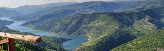 Ovo je srpska Atalntida: Ispod jezera na jugoistoku Srbije nalazi se čitavo selo, priča koja tera na jezu